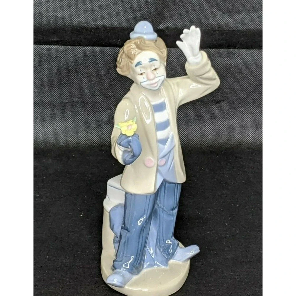 Vintage Clown Yellow Flowers Porcelain Figurine 9